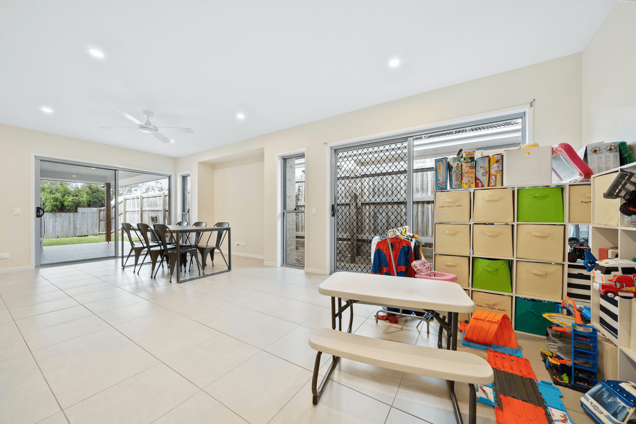 77 Sanctuary Parkway, WATERFORD, QLD 4133