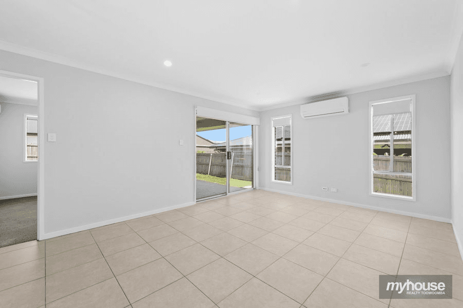 2/10 Trevatt Street, WESTBROOK, QLD 4350