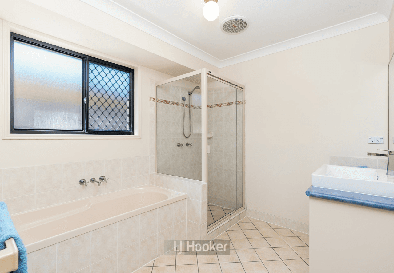 15 Mapleton Crescent, FOREST LAKE, QLD 4078