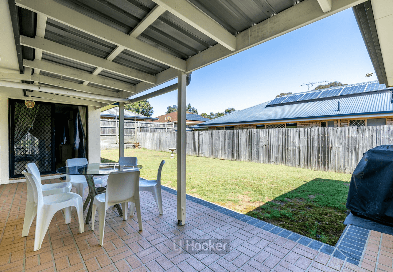 15 Mapleton Crescent, FOREST LAKE, QLD 4078