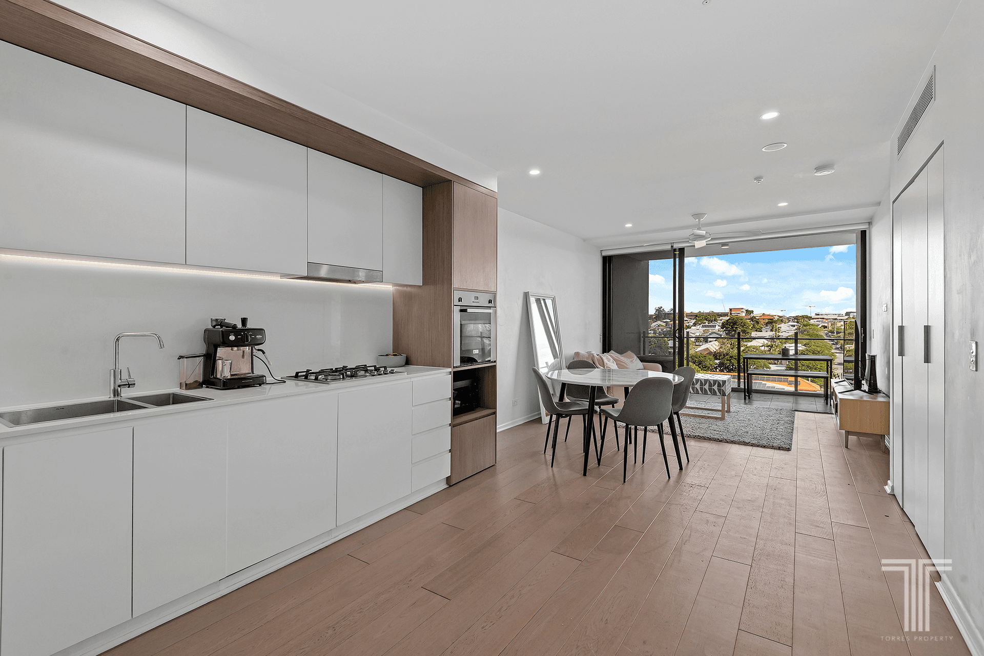 1062/123 Cavendish Road, Coorparoo, QLD 4151