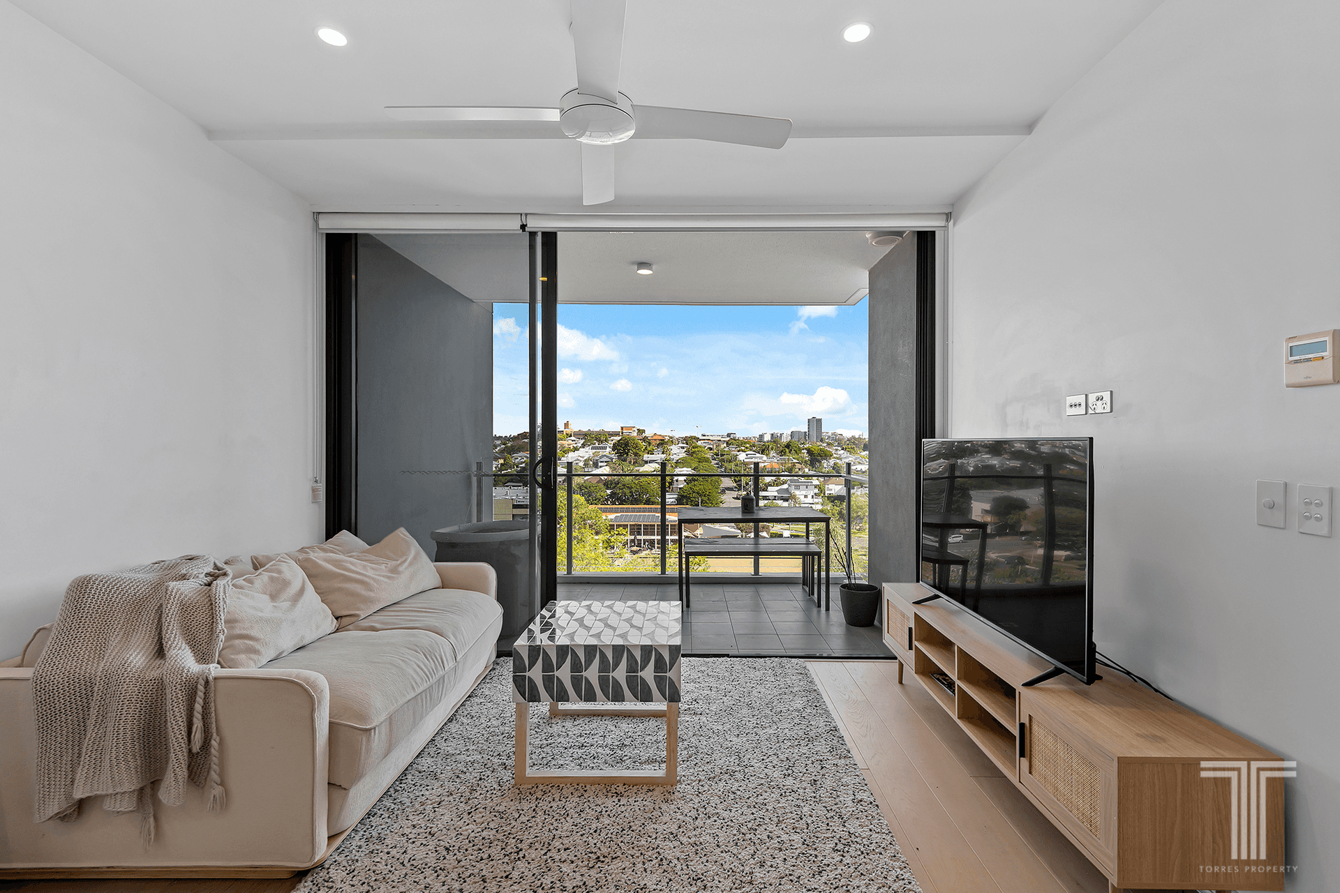 1062/123 Cavendish Road, Coorparoo, QLD 4151