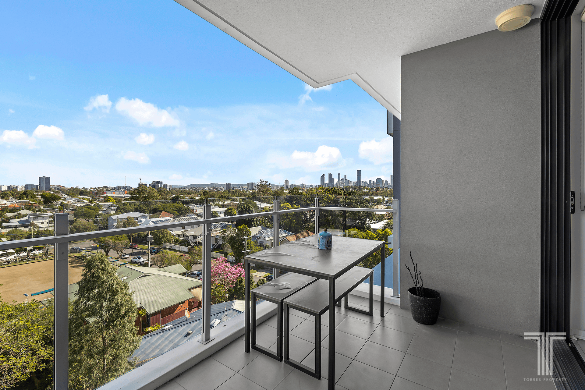 1062/123 Cavendish Road, Coorparoo, QLD 4151