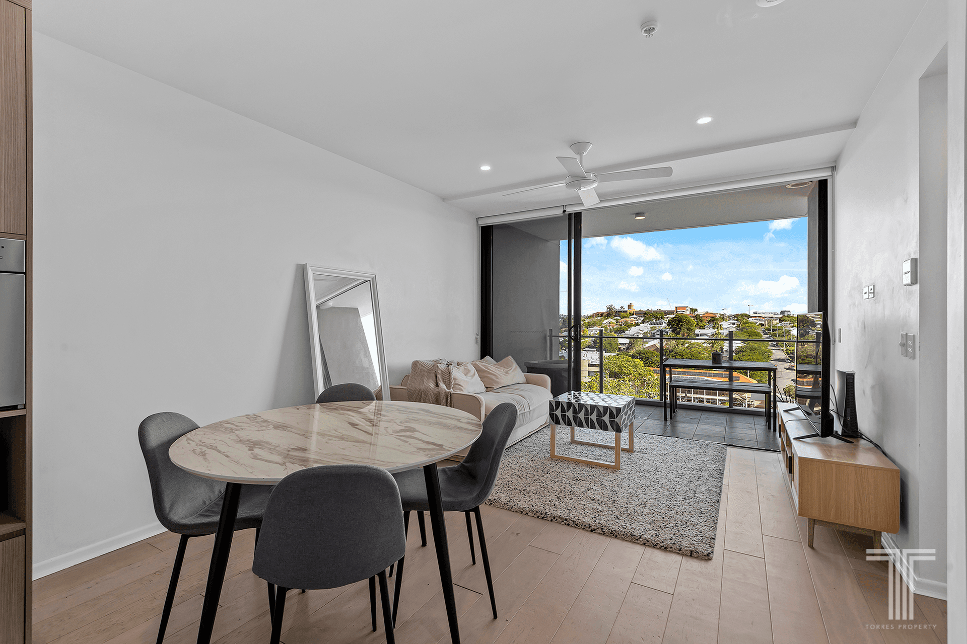 1062/123 Cavendish Road, Coorparoo, QLD 4151