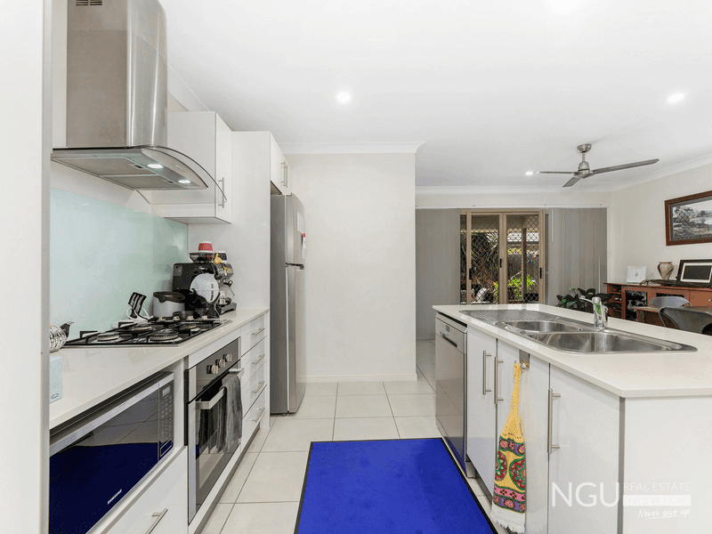 34 Waterfern Way, Ripley, QLD 4306