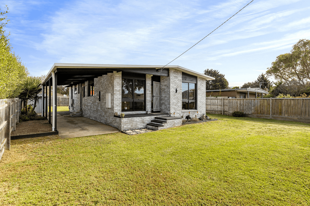 5 Mathis Avenue, TOOTGAROOK, VIC 3941