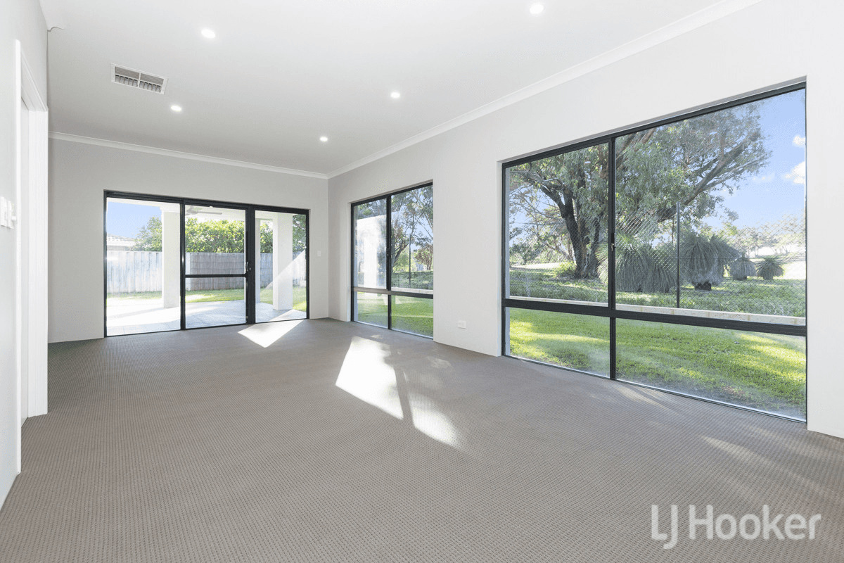 11 Carnoustie Court, YANCHEP, WA 6035