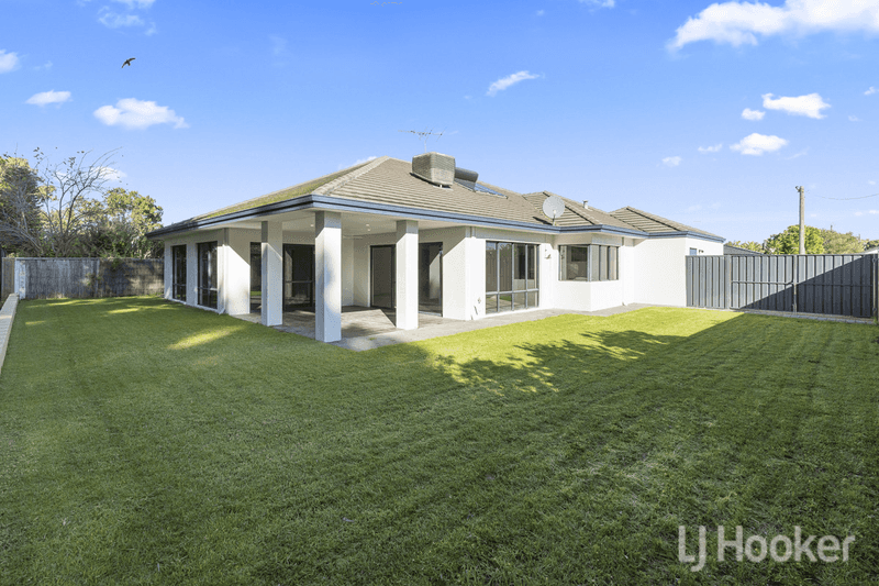 11 Carnoustie Court, YANCHEP, WA 6035