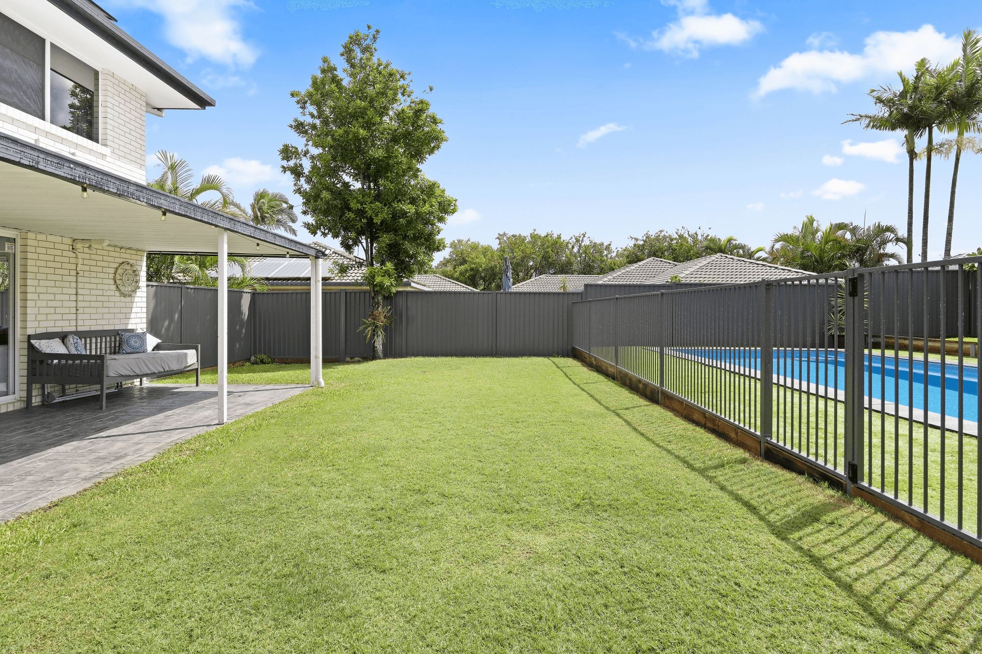 7 Lakewood Court, HELENSVALE, QLD 4212