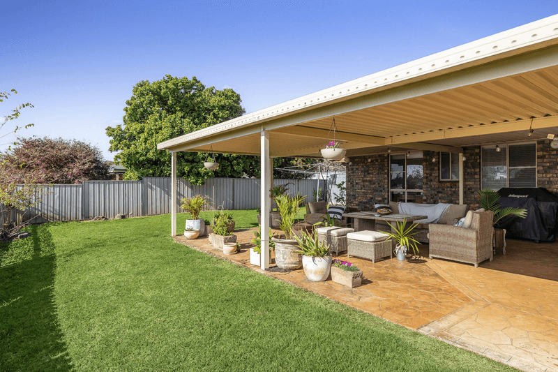 14 Dalzell Crescent, DARLING HEIGHTS, QLD 4350