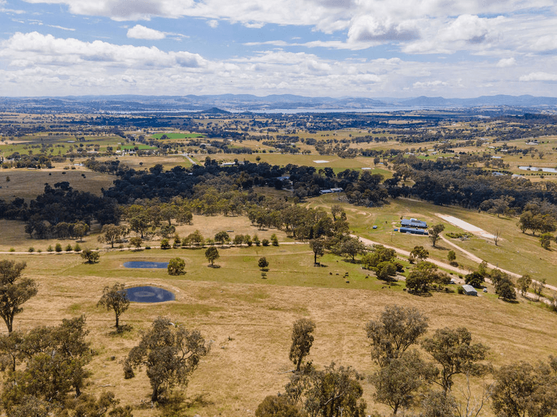 110 Dellven Drive, Table Top, NSW 2640