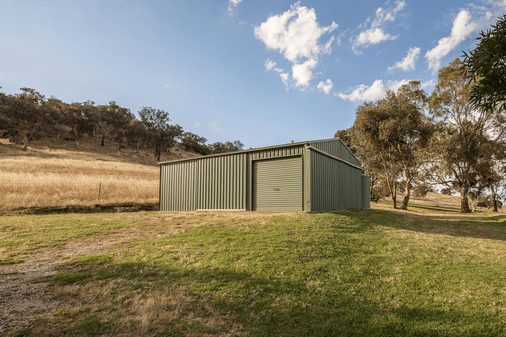 110 Dellven Drive, Table Top, NSW 2640