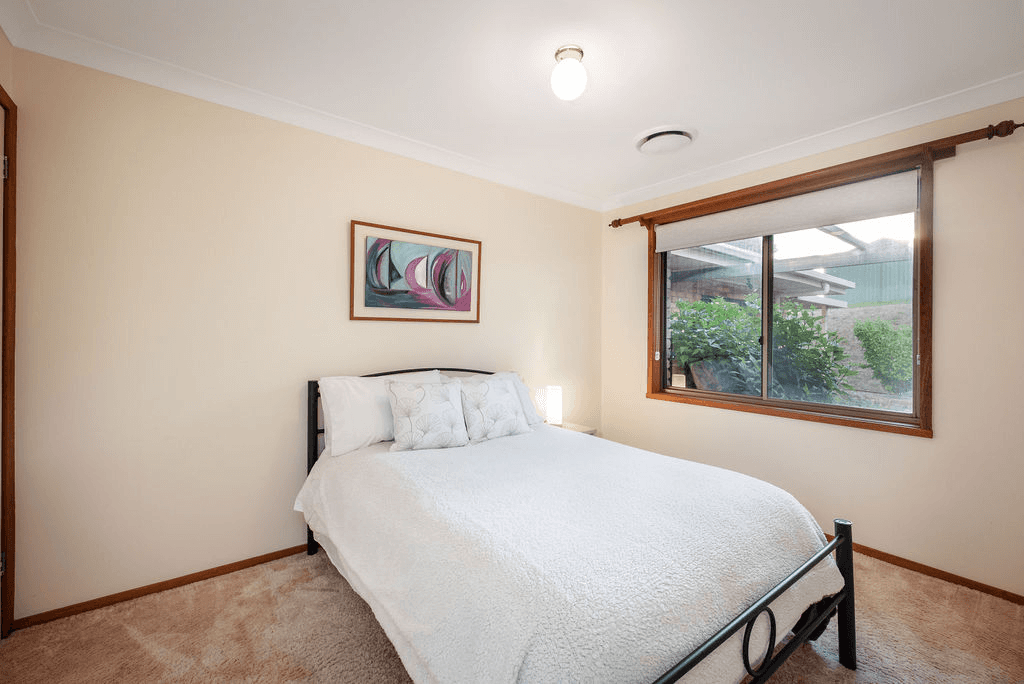 110 Dellven Drive, Table Top, NSW 2640