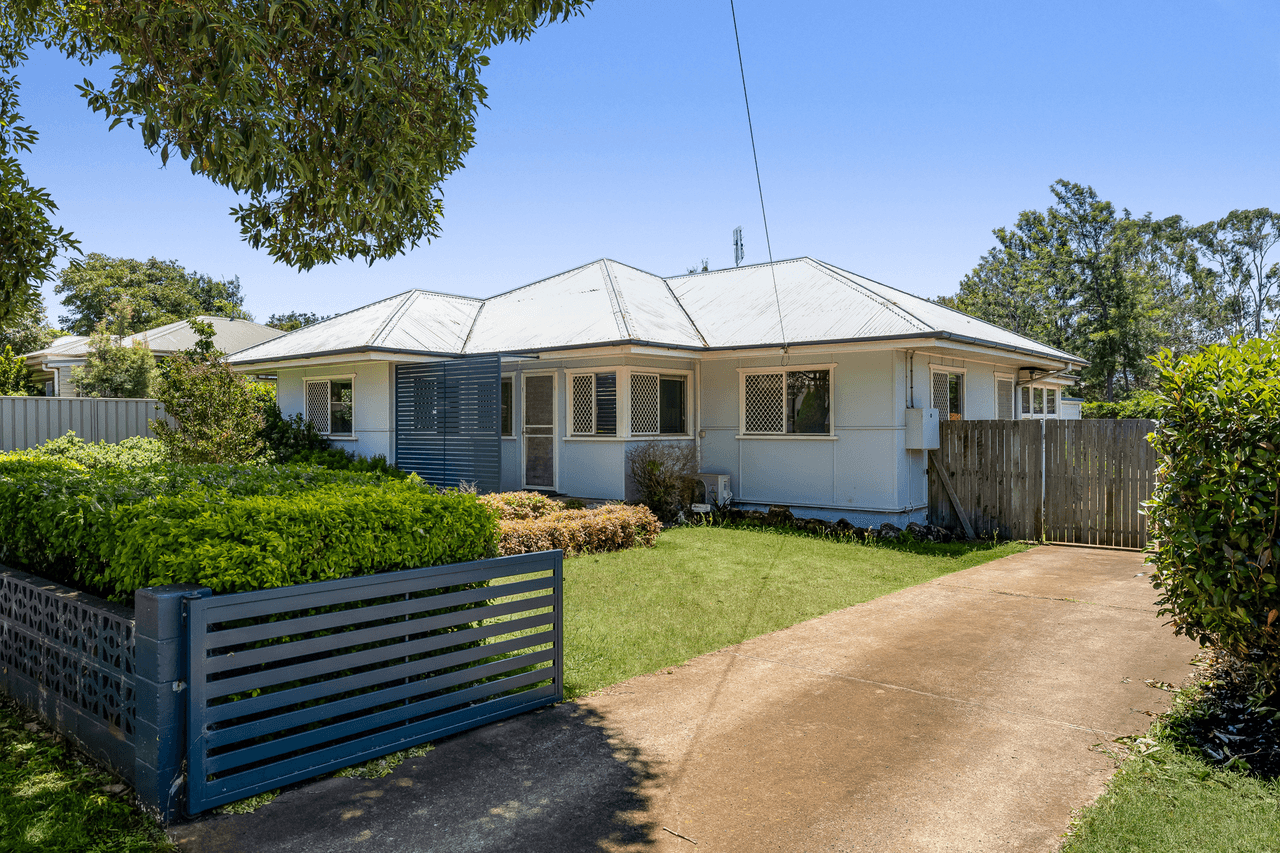 19 Warwick Street, HARRISTOWN, QLD 4350