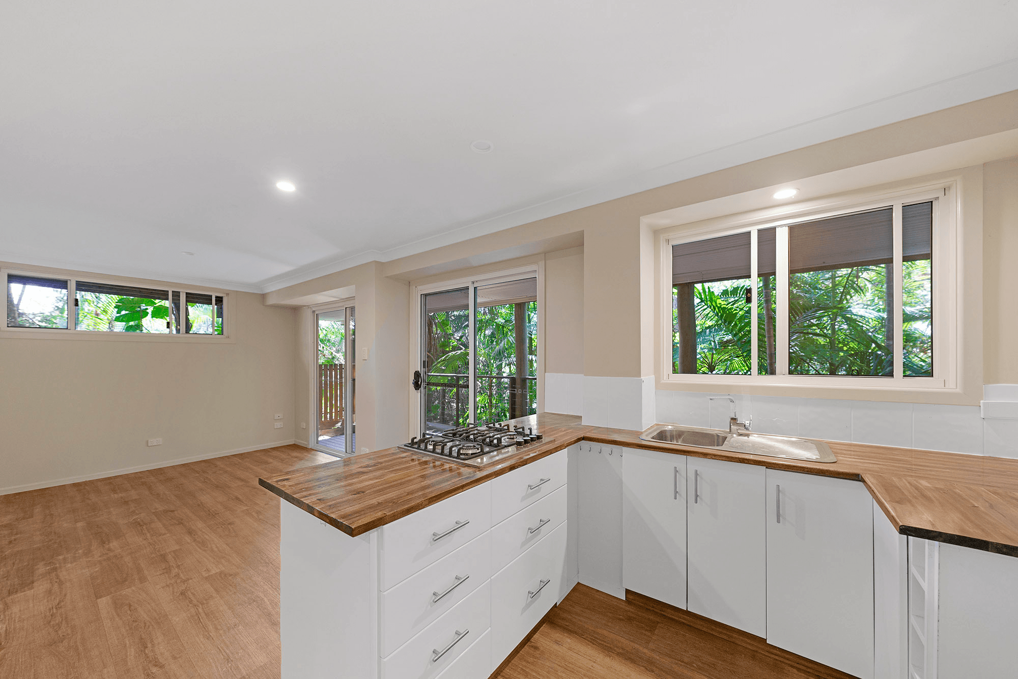 9 Bindoon Close, ELANORA, QLD 4221