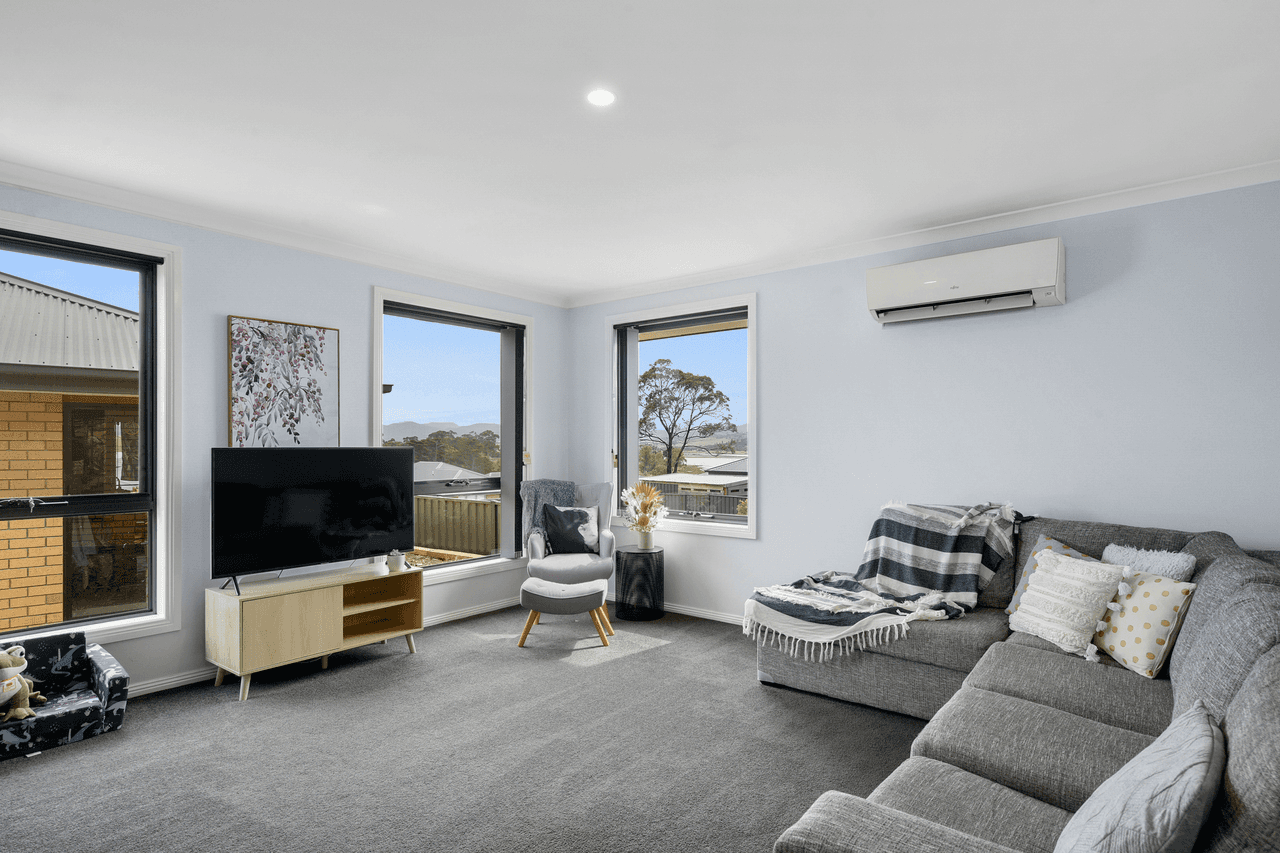 2A Heron Crescent, MIDWAY POINT, TAS 7171