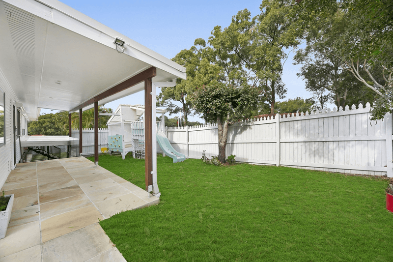 8 Ridgeway Avenue, Southport, QLD 4215