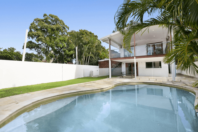 8 Ridgeway Avenue, Southport, QLD 4215