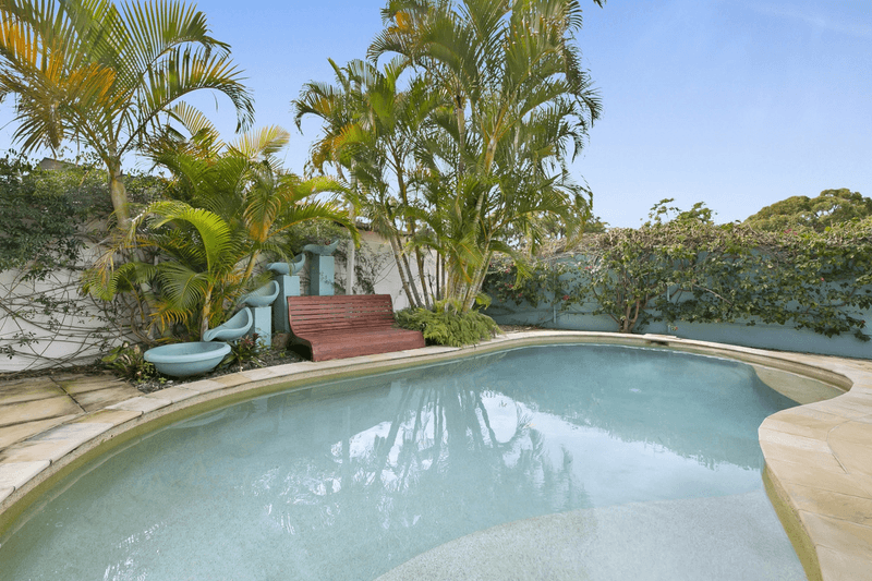 8 Ridgeway Avenue, Southport, QLD 4215