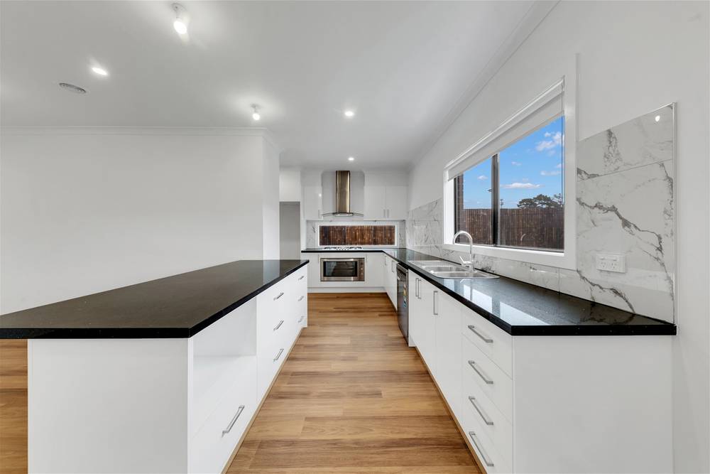 9 Opus Street, COBBLEBANK, VIC 3338