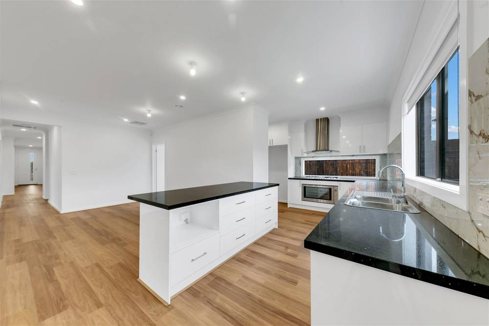 9 Opus Street, COBBLEBANK, VIC 3338