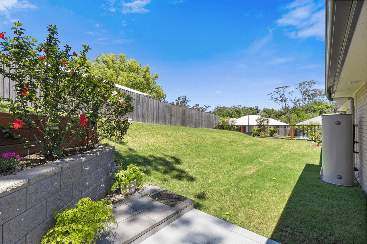 17 Holland Street, LANDSBOROUGH, QLD 4550