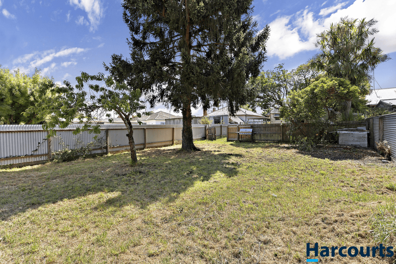 220 Main Road, GOLDEN POINT, VIC 3350