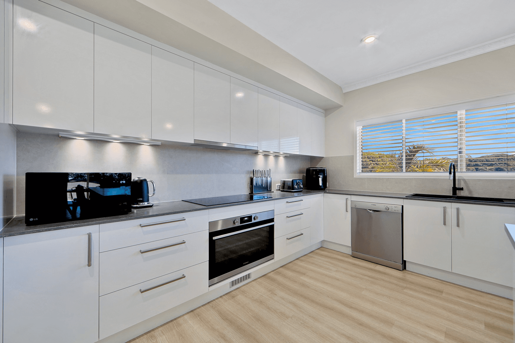 30 Pandanus Drive, DUNDOWRAN BEACH, QLD 4655