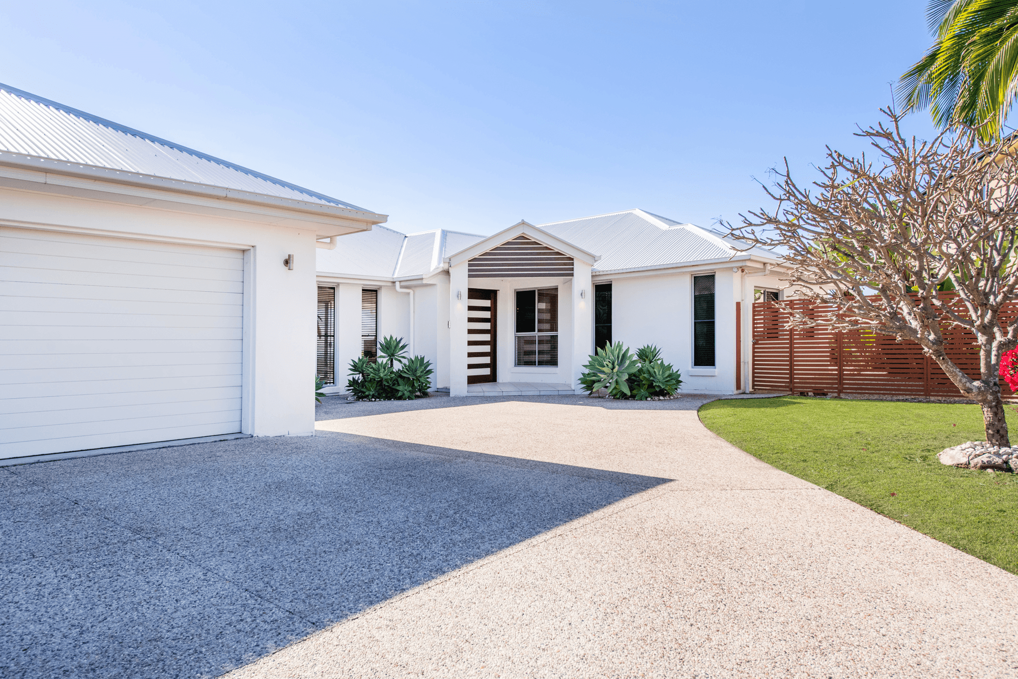 8 Zenith Crescent, PACIFIC PINES, QLD 4211