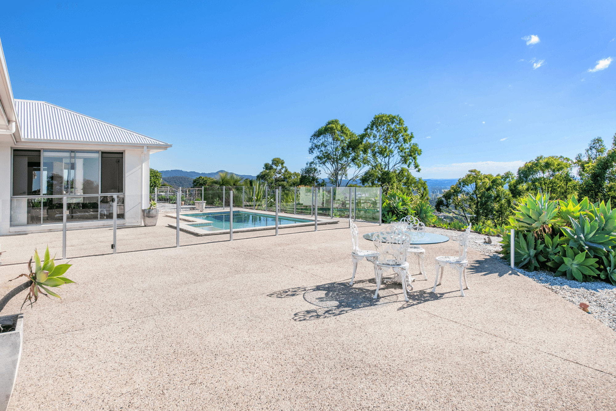 8 Zenith Crescent, PACIFIC PINES, QLD 4211