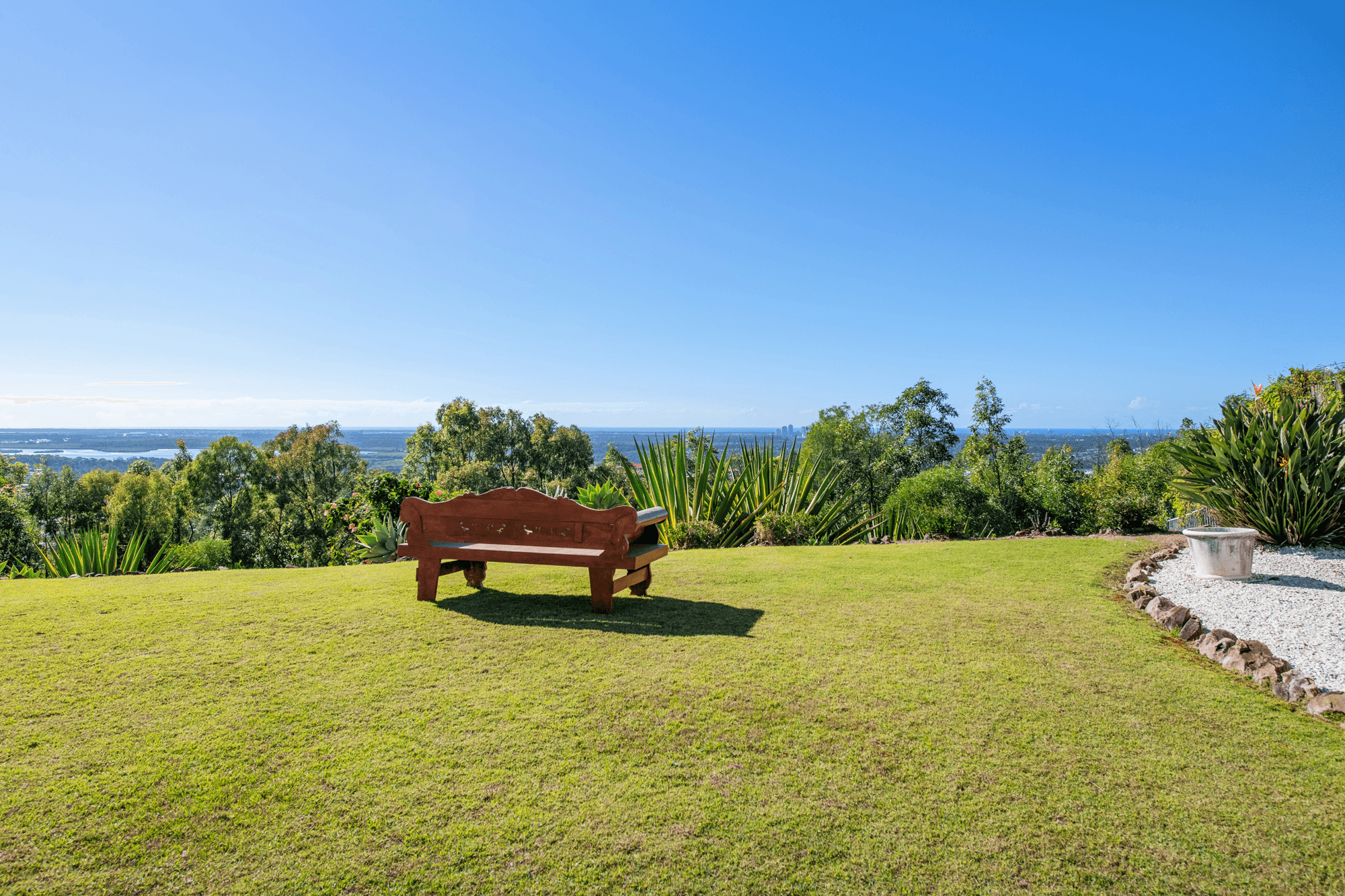 8 Zenith Crescent, PACIFIC PINES, QLD 4211