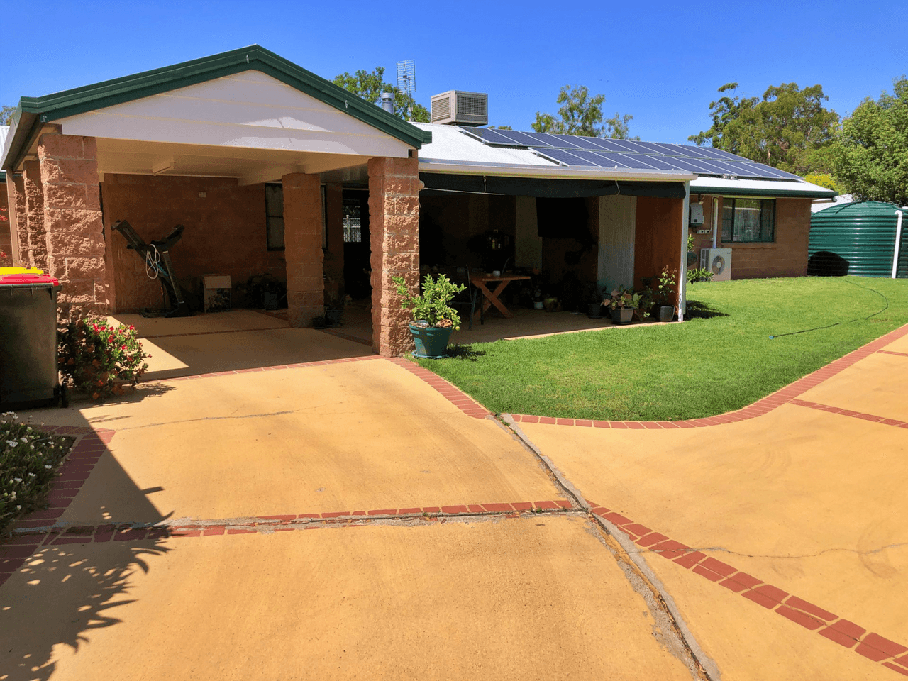 11 Cairns St, GOONDIWINDI, QLD 4390