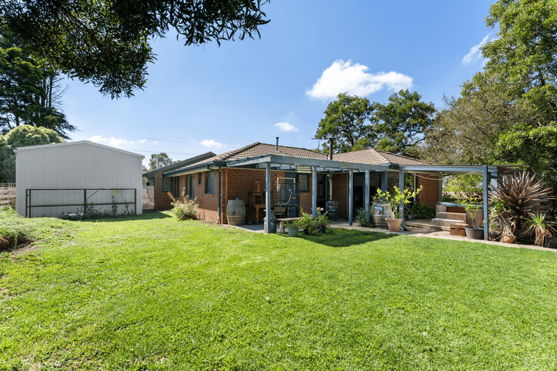 2B White Avenue, ROMSEY, VIC 3434