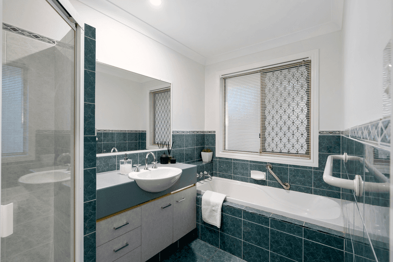 4 Morfantaine Terrace, PARKWOOD, QLD 4214