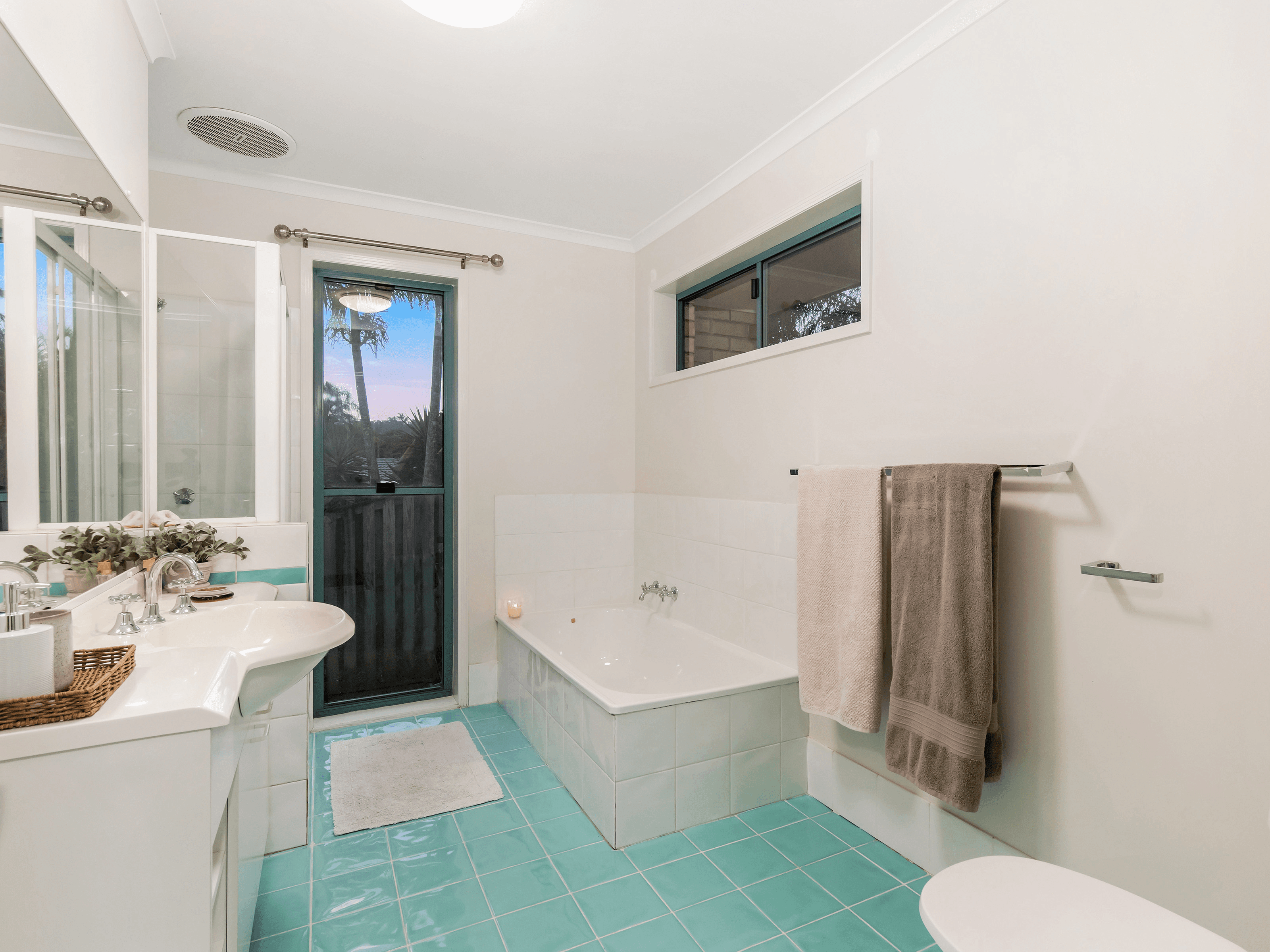 14 Pacific Pines Boulevard, PACIFIC PINES, QLD 4211