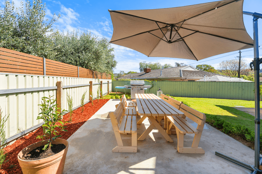 5 LAKESIDE DRIVE, LAKE ALBERT, NSW 2650