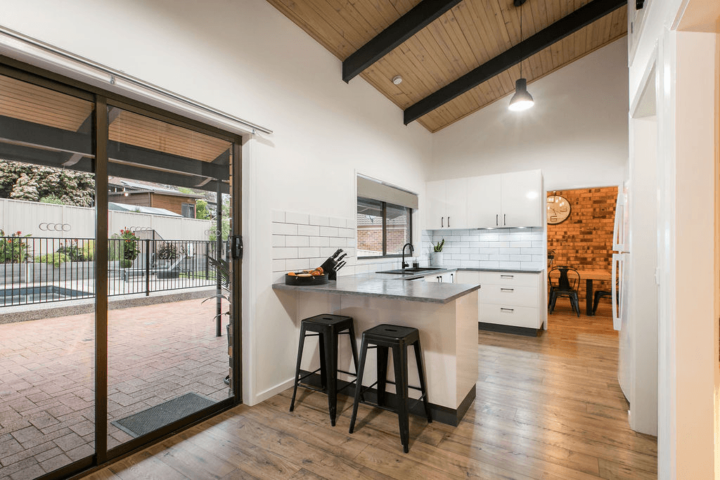 901 Clinton Avenue, West Albury, NSW 2640