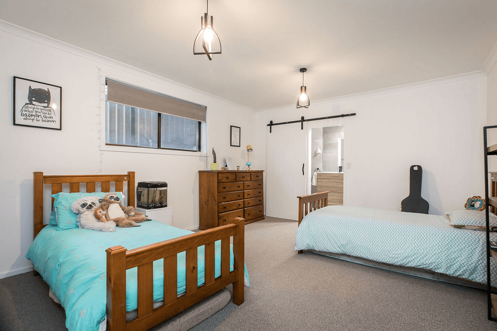 901 Clinton Avenue, West Albury, NSW 2640