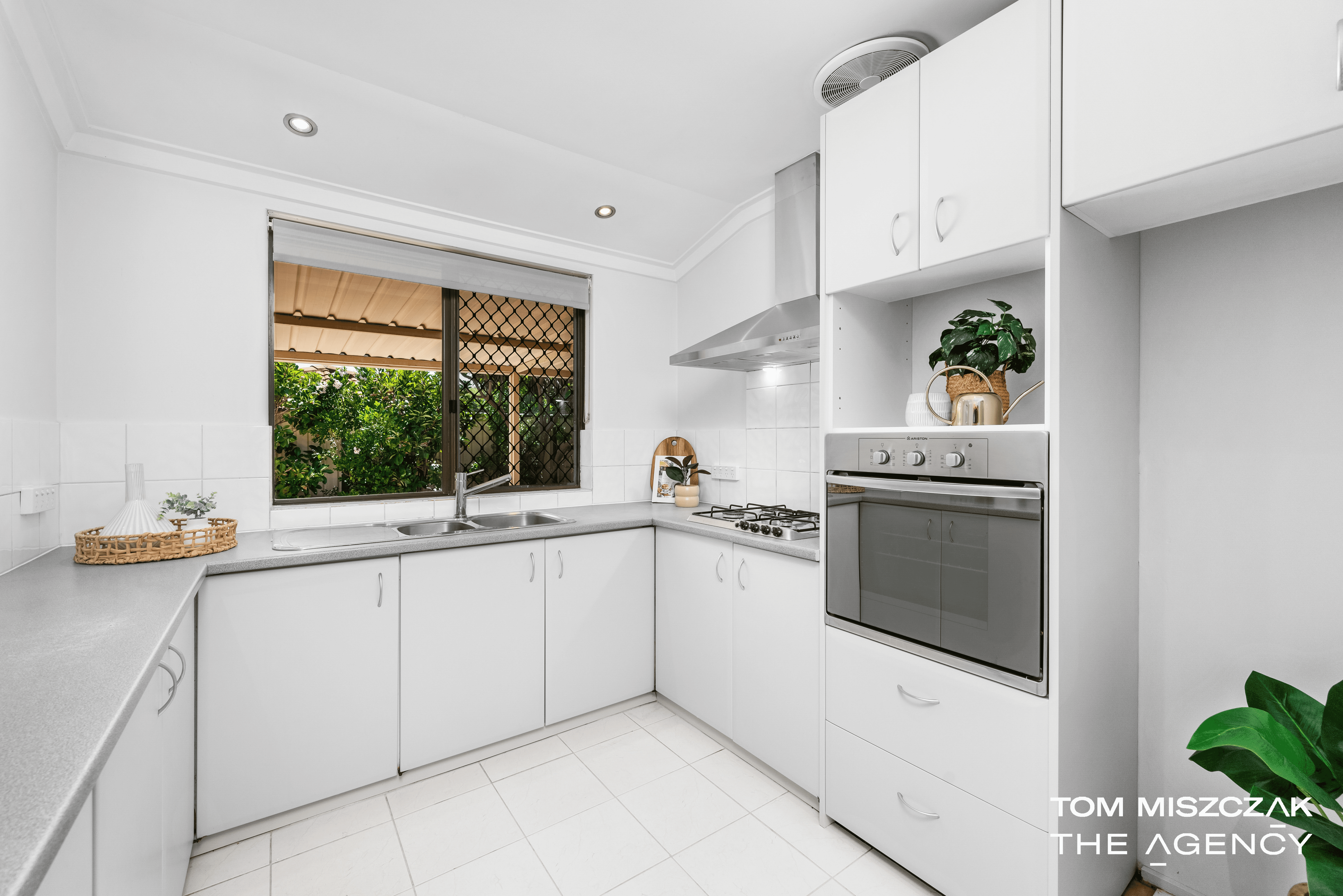 4/303 Wharf Street, Queens Park, WA 6107