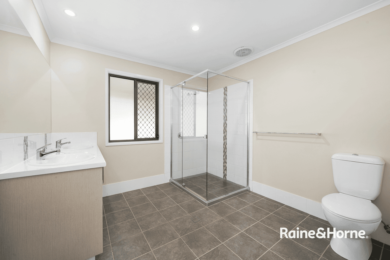 2-14 Selkirk Road, SOUTH MACLEAN, QLD 4280