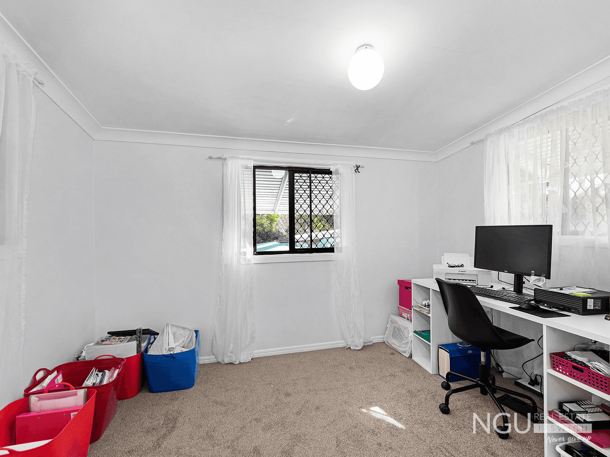 10 Helen Street, North Booval, QLD 4304