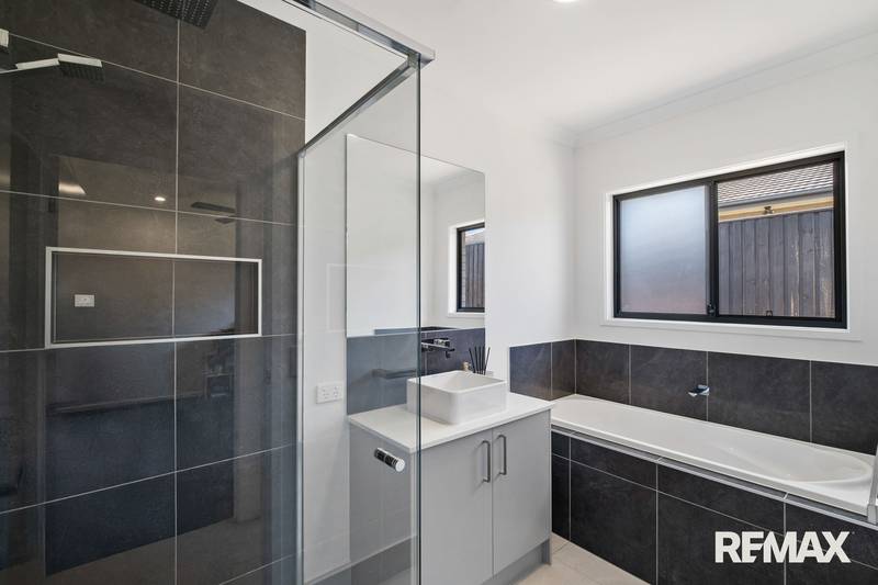 17 Fryar Crescent, YANDINA, QLD 4561