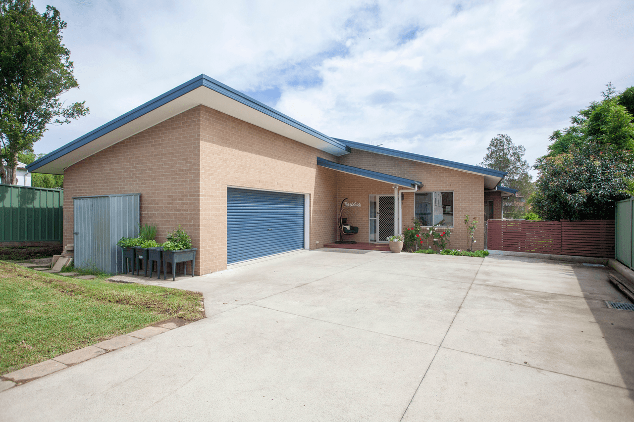 19 Bahtoo Parade, TAREE, NSW 2430