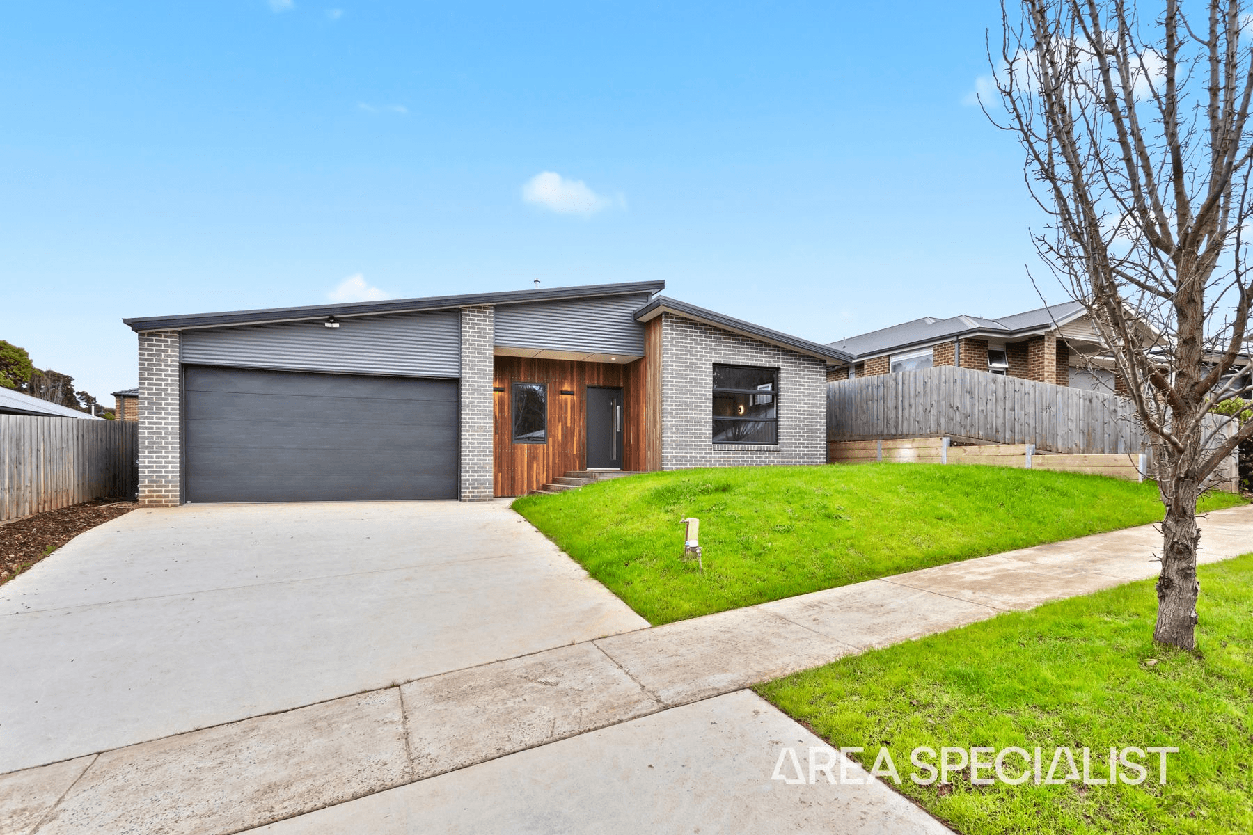 21 Willow Grove, Leongatha, VIC 3953