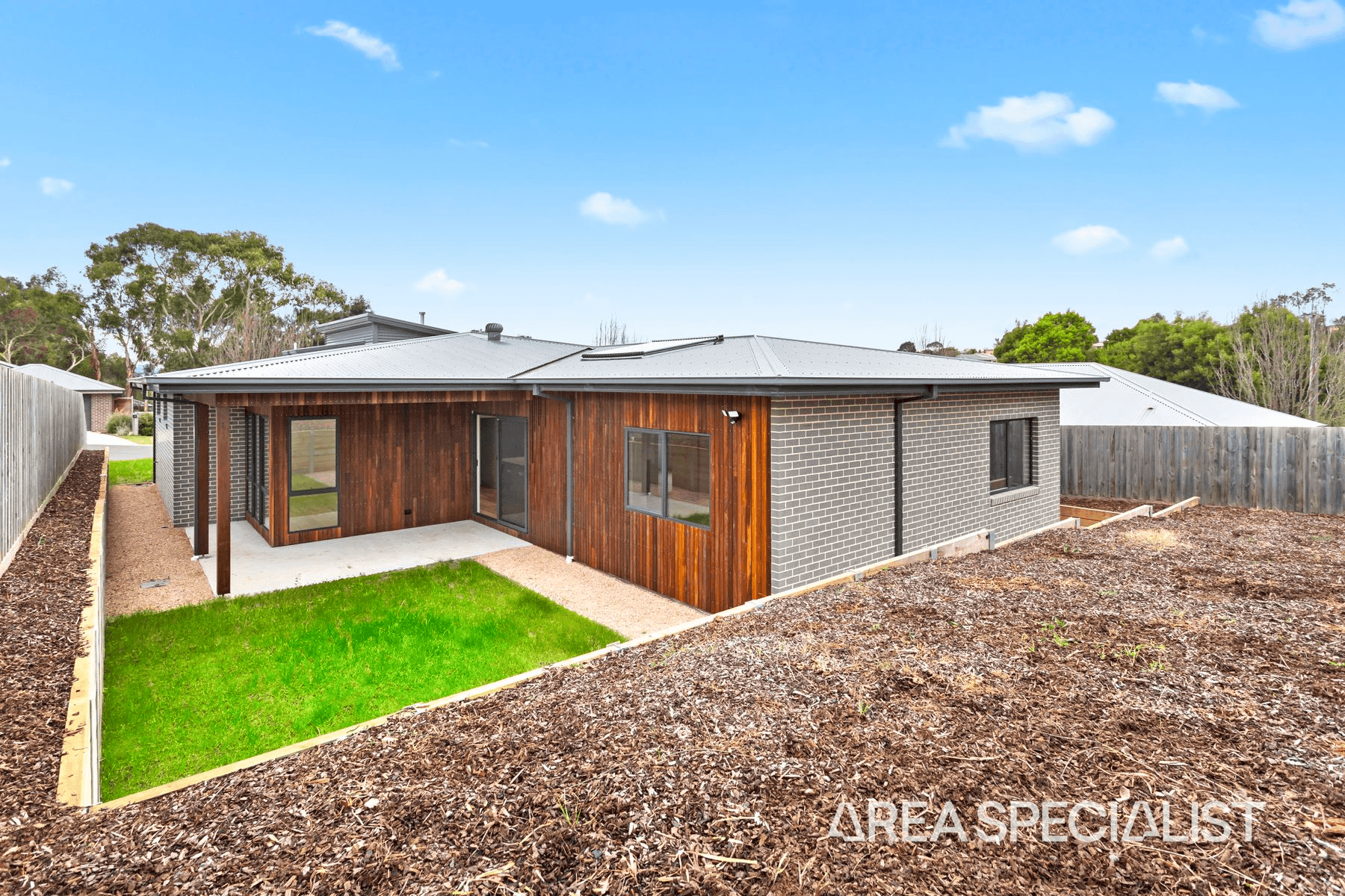 21 Willow Grove, Leongatha, VIC 3953