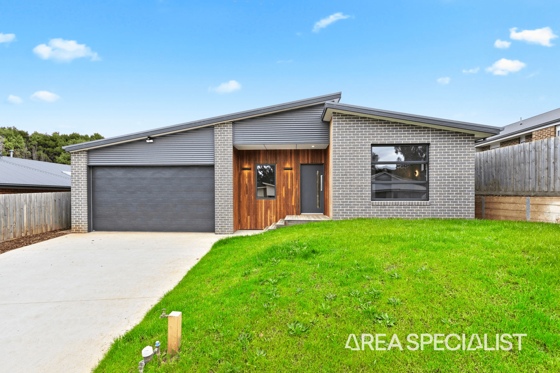 21 Willow Grove, Leongatha, VIC 3953