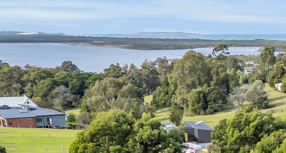 65 Angophora Drive, MALLACOOTA, VIC 3892