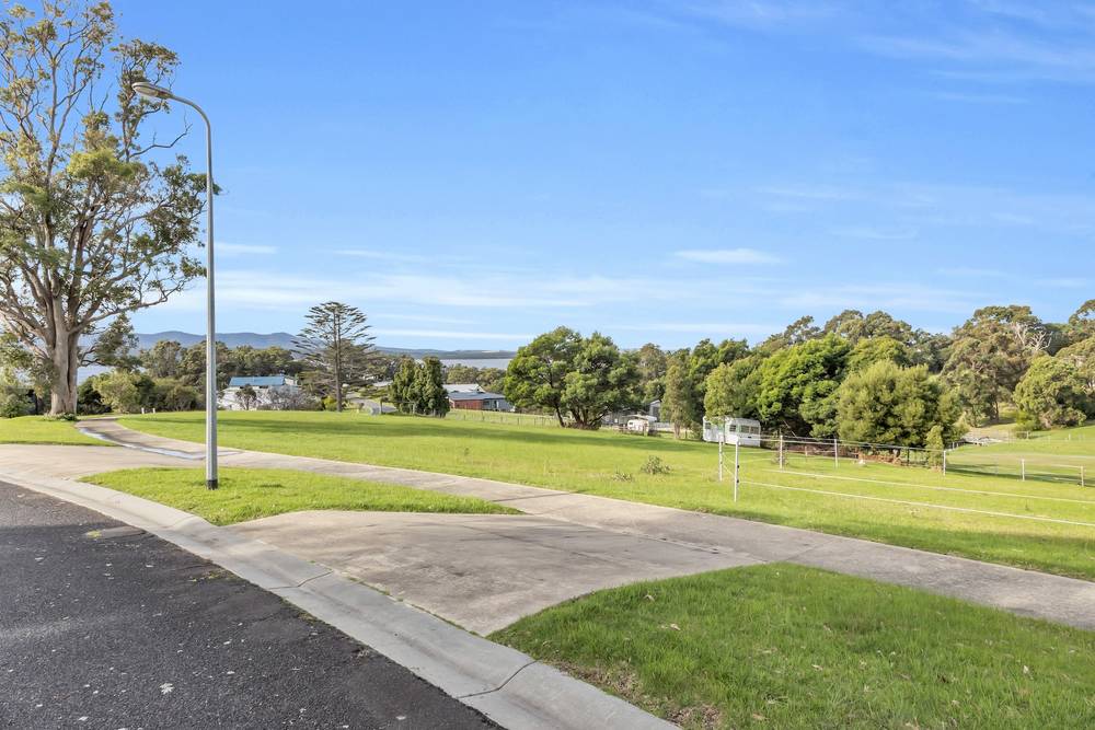 65 Angophora Drive, MALLACOOTA, VIC 3892