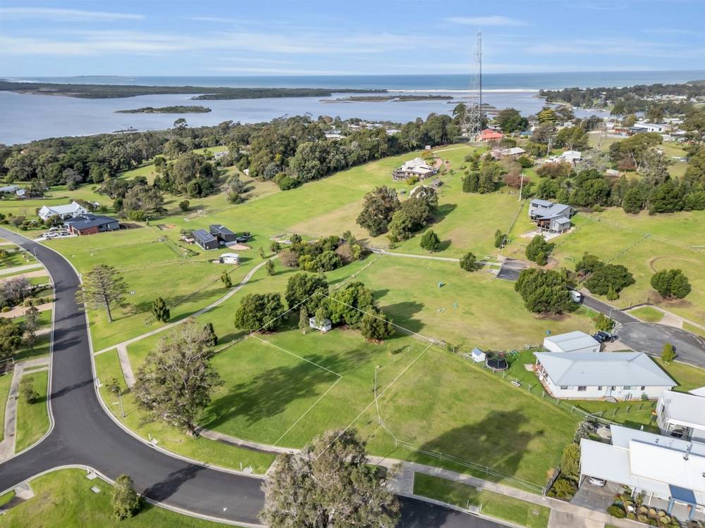 65 Angophora Drive, MALLACOOTA, VIC 3892