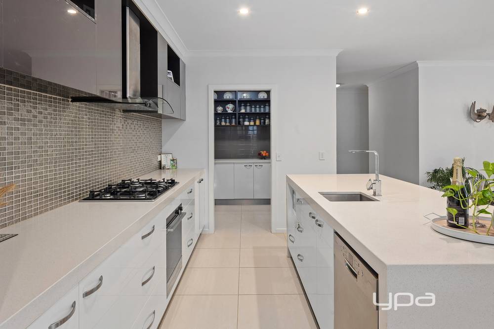 15 Wren Parade, Fraser Rise, VIC 3336